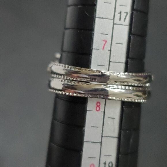 *Sale* Silver tone ring with rhinestones set size 7.5 - Picture 7 of 8